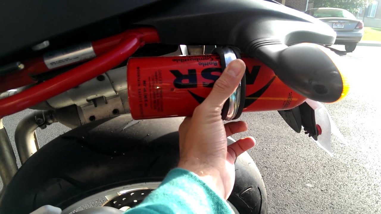 Mounting an Extra Fuel or Gas Tank on a Motorcycle