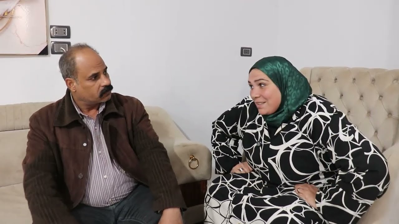 ست تدي كيس لحمه لعمل نظافه لكن جوزها ياخدها من ايده