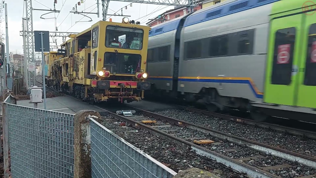 Passaggio a livello Savigliano Via Moreno (I) - Transito Matisa RFI + 2 treni