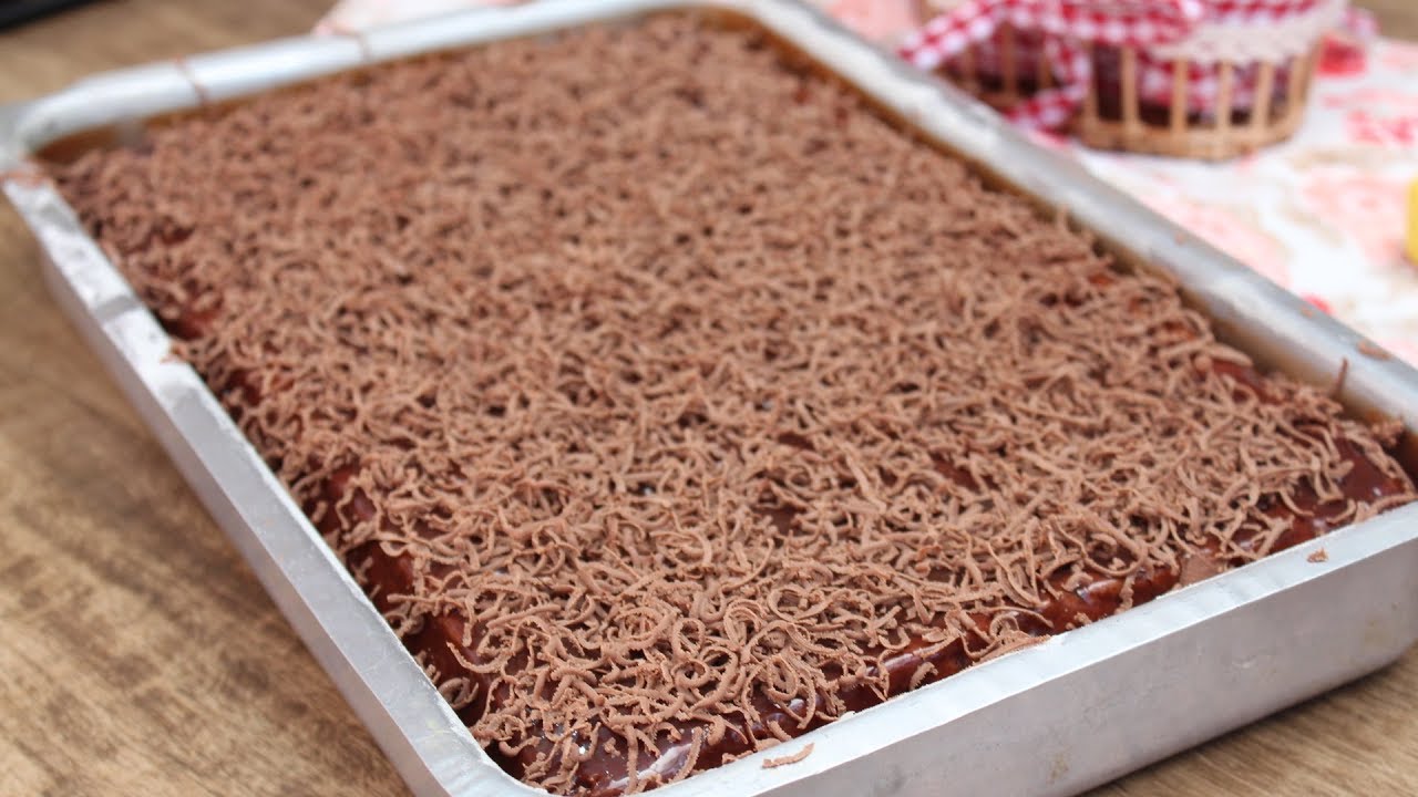 BOLO DE CHOCOLATE SUPER MOLHADINHO E FÁCIL