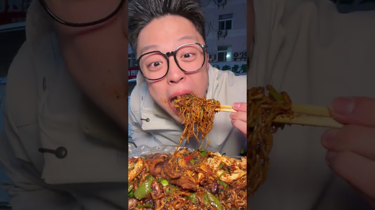 In Xuzhou s late-night teppanyaki the spicy and fragrant squid paired with fried noodles i