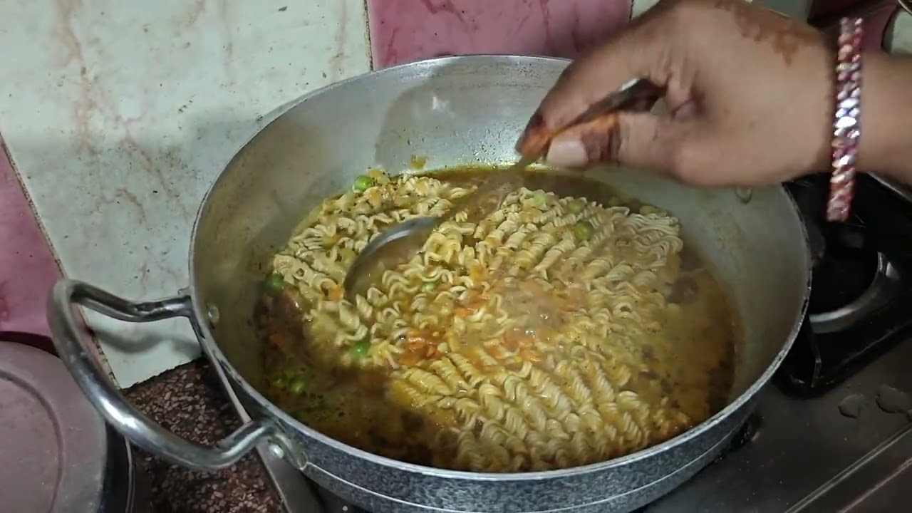 Su-vines#frymaggimasala#foodmaking#cheatmeal#fun