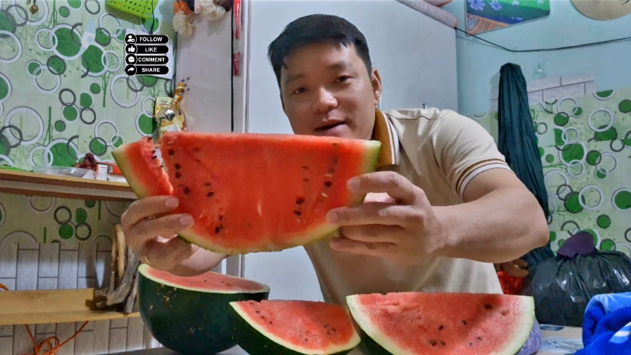 Mukbang Dưa Hấu Khổng Lồ