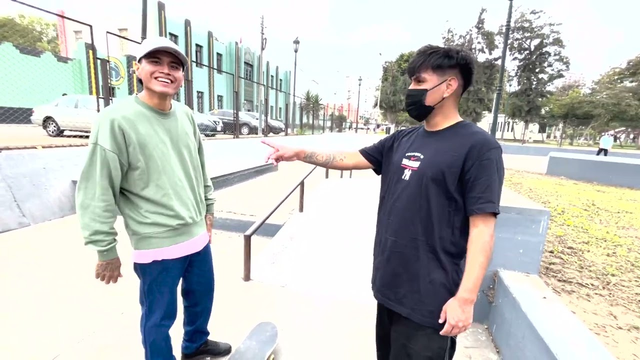 ENSEÑE A AKILES A PATINAR SKATE 😂- KENGLEE