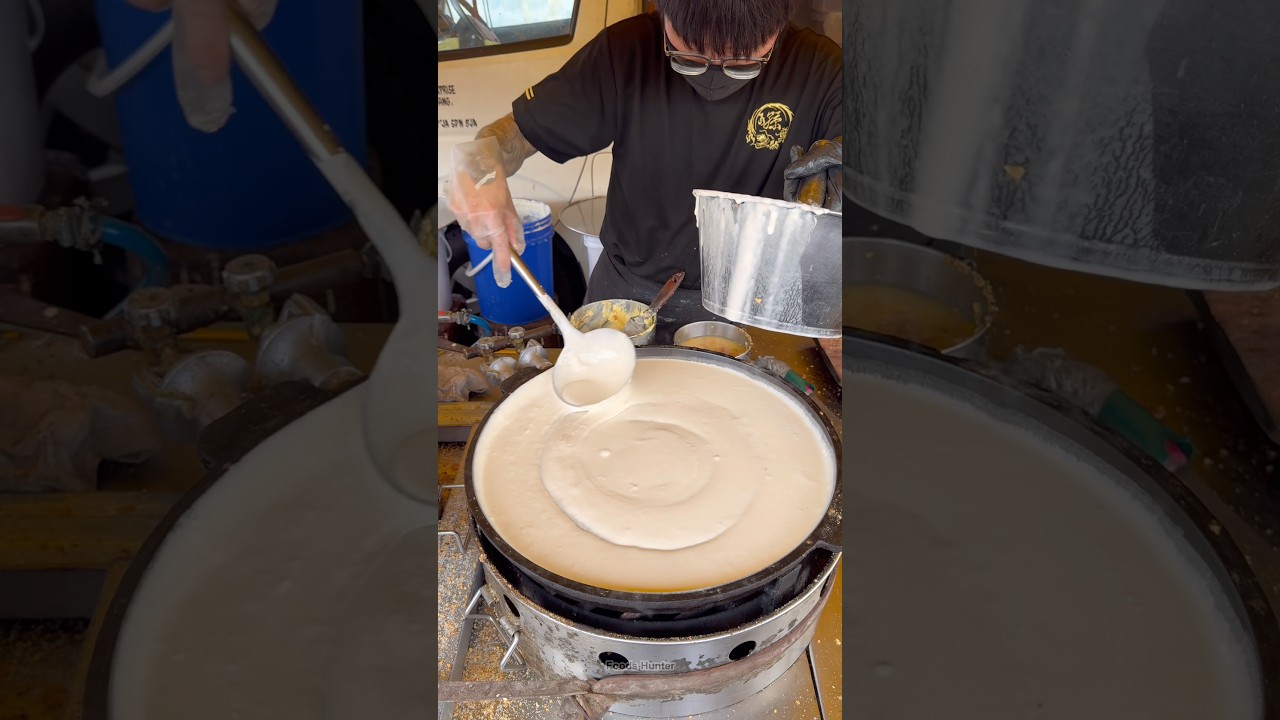 Legendary Giant Peanut Pancakes in Night Market, Kuala Lumpur