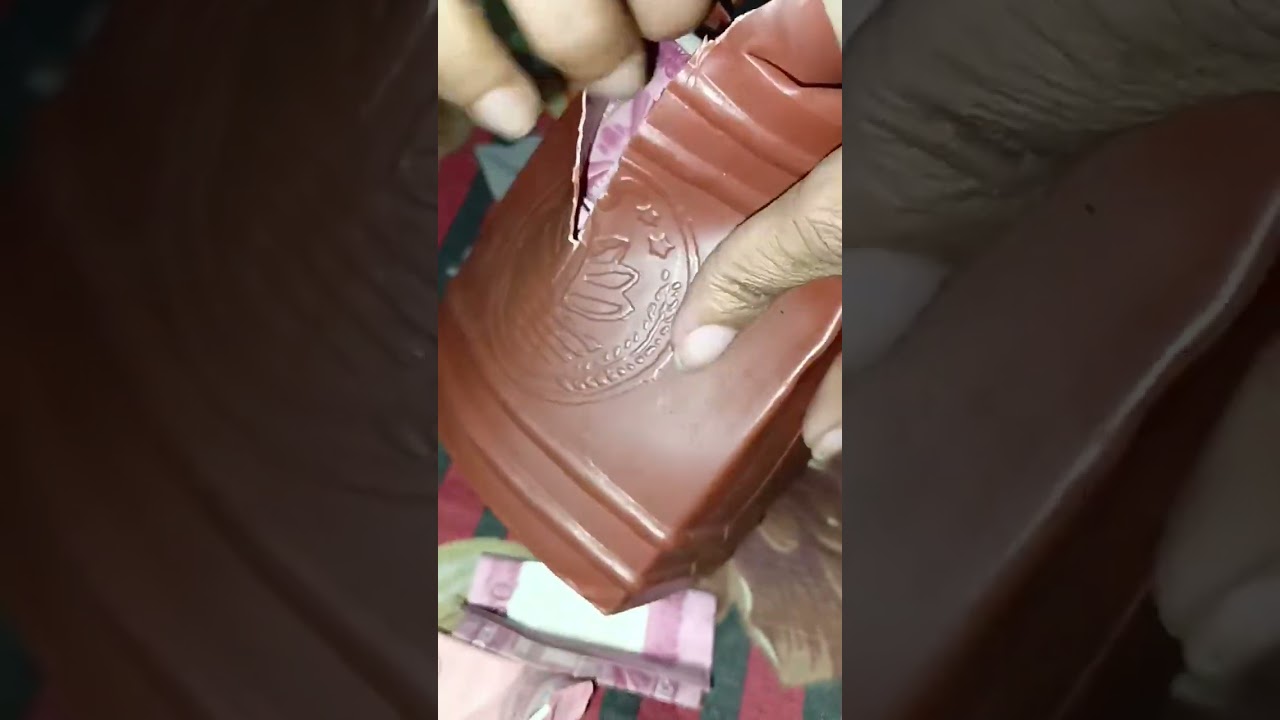 মানুষ ব্যাংক কেটে  লাখ টাকা বের করে☺️ আর আমি বের করি দশ টাকা🫡