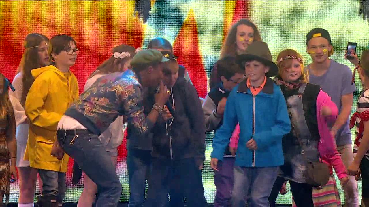 Pharrell Williams - Happy - Isle of Wight Festival 2015 - Live