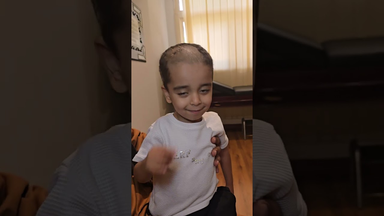 بدون صمام اخيرا،  بعد ثمانية عمليات جراحيه مختلفه واخيرا ازاله الصمام وعمل جراحه كي الحنفيه