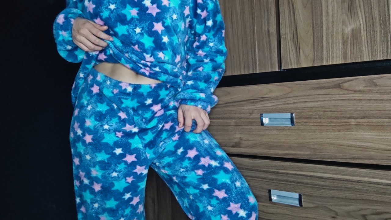 MI PRIMER VIDEO DE ASMR ☺️FAST FABRIC SCRATCHING / PIJAMA 😍