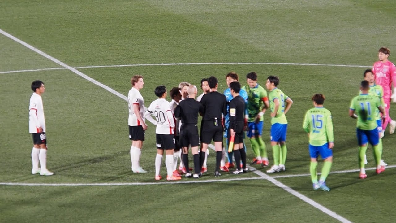 開幕アウェイ3連戦は2分1敗の未勝利。リアクションの難しい試合後選手挨拶2025年2月26日(水) J1 湘南ベルマーレ vs 浦和レッズ @ レモンガススタジアム平塚
