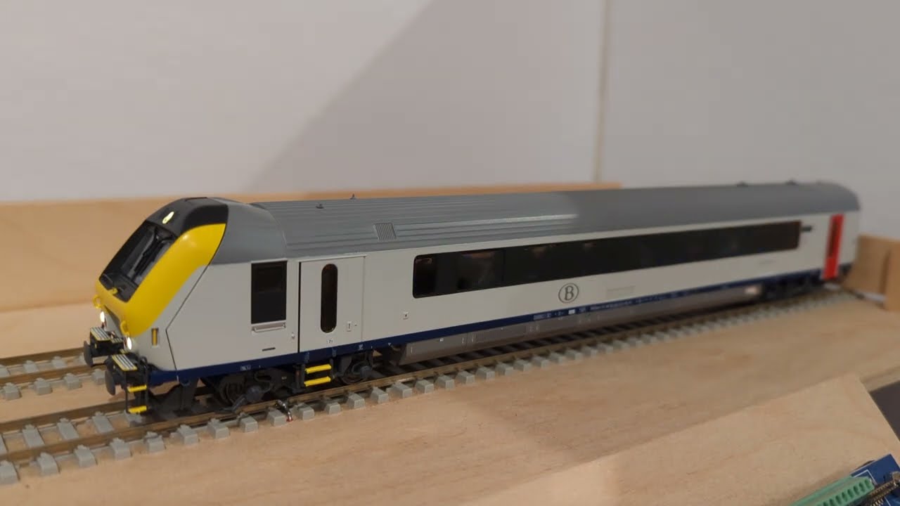 LS Models 43047 - Voiture I11 Pilote num&eacute;ris&eacute;e et avec &eacute;clairage int&eacute;rieur
