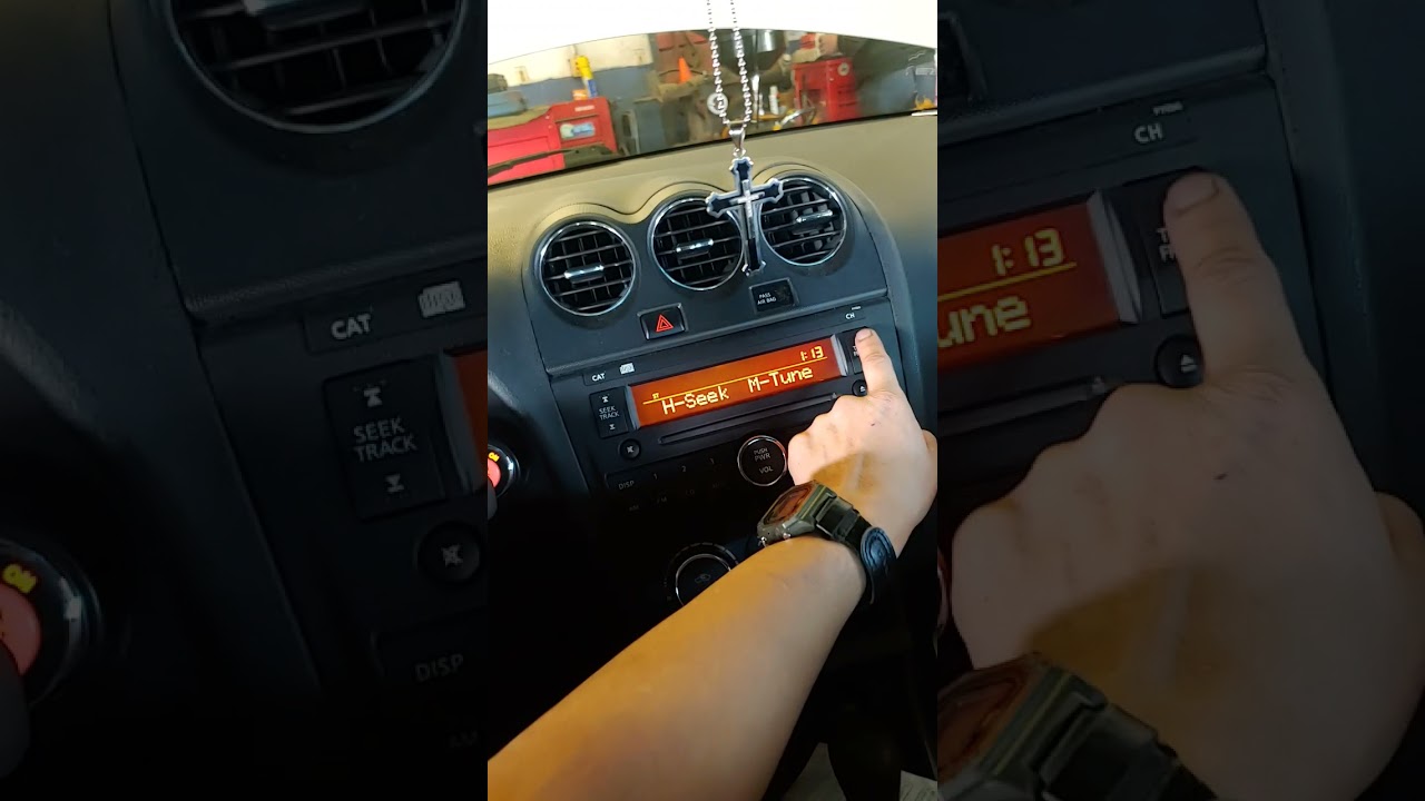 2011 Nissan Altima clock settings