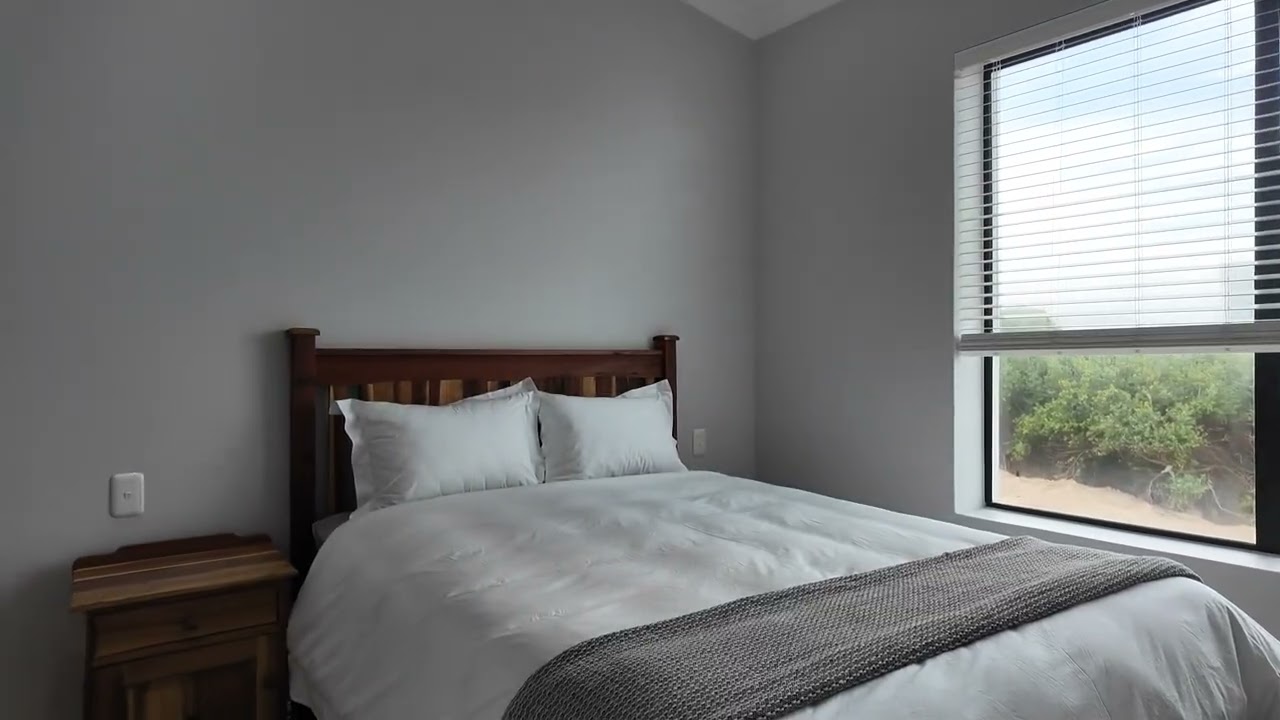 Modern Coastal Living with Panoramic Sea Views &mdash; Stilbaai East