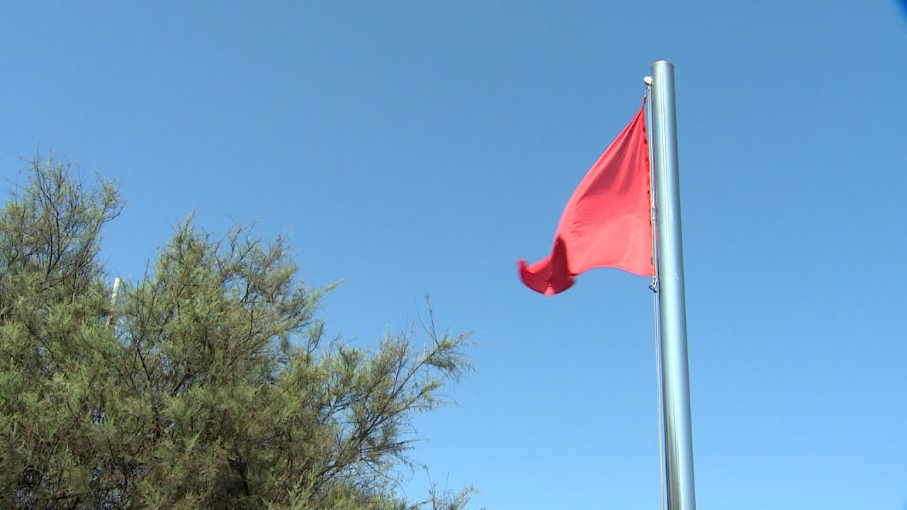 Bandera roja en las playas de Badalona por la lluvia de las últimas horas