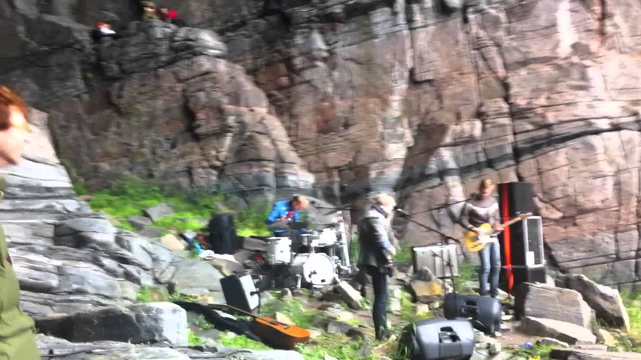 Jenny Hval - I Got No Strings, Live @ Træna