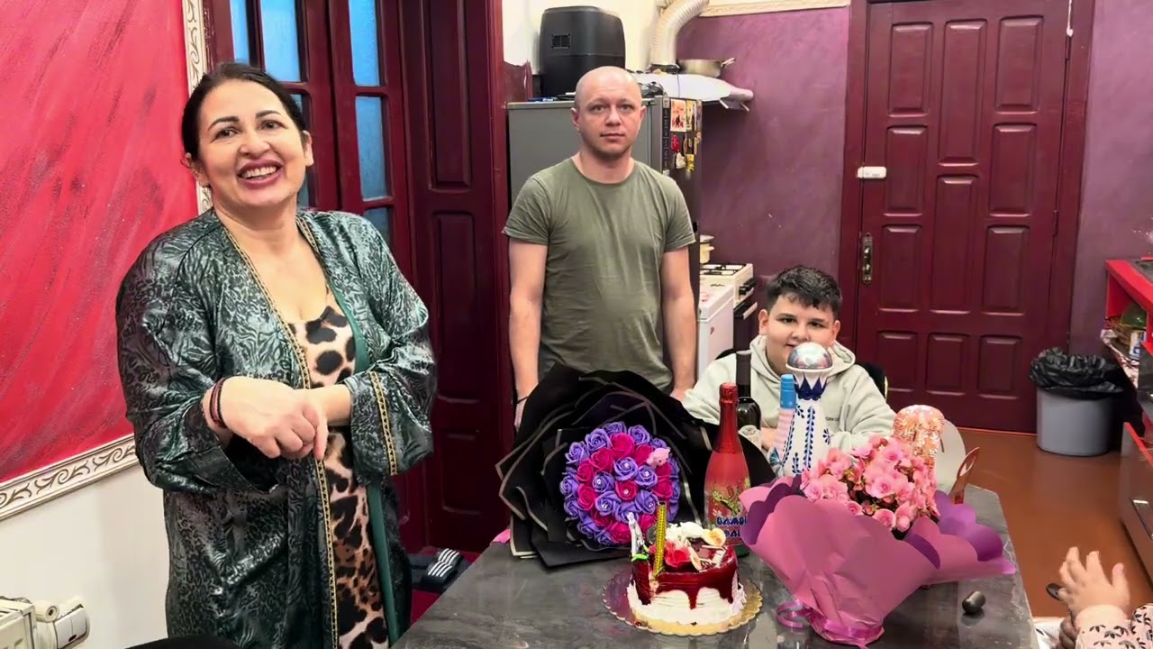 Am adus tort pentru ziua mamei mele Anca de la Strehaia!
