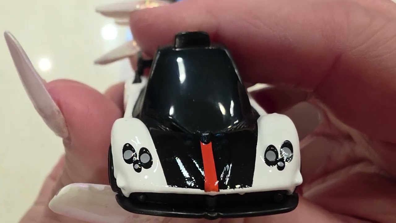 Распаковка и демонстрация модели Hot Wheels Pagani Zonda Cinque: покажи, поиграй и расскажи!