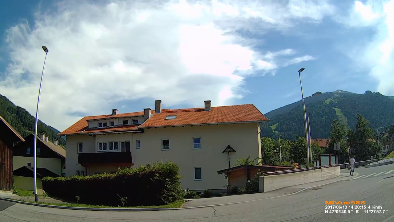 A: Marktgemeinde Steinach am Brenner. Bezirk Innsbruck-Land. Ortsdurchfahrt nach Norden. Juni 2017
