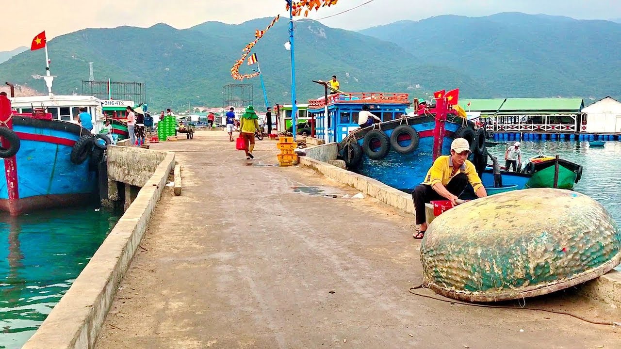TRIP TO BINH HUNG ISLAND VIETNAM / NO ACCESS FOR FOREIGNERS / MARKET IN BINH HUNG