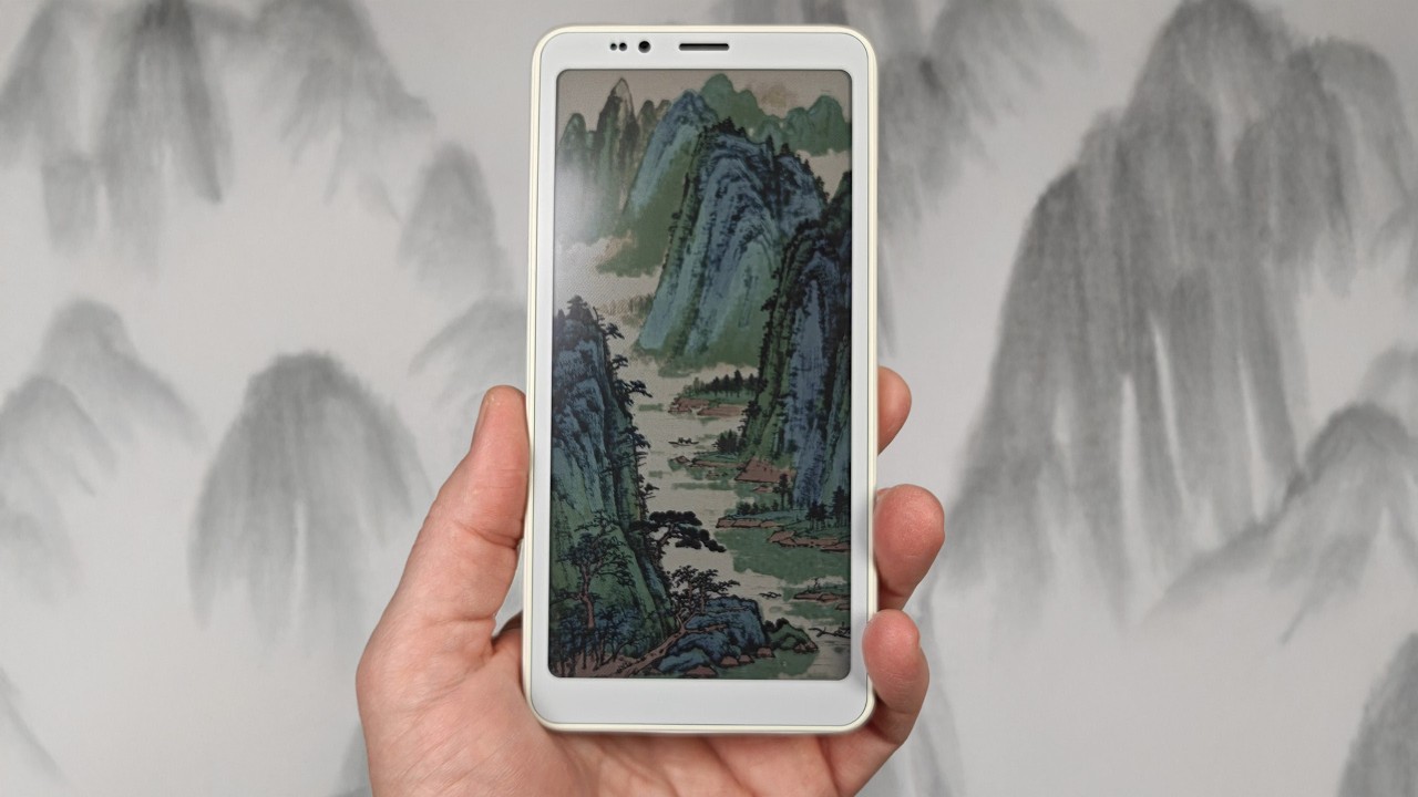 Here's what it's really like to use a color E Ink phone