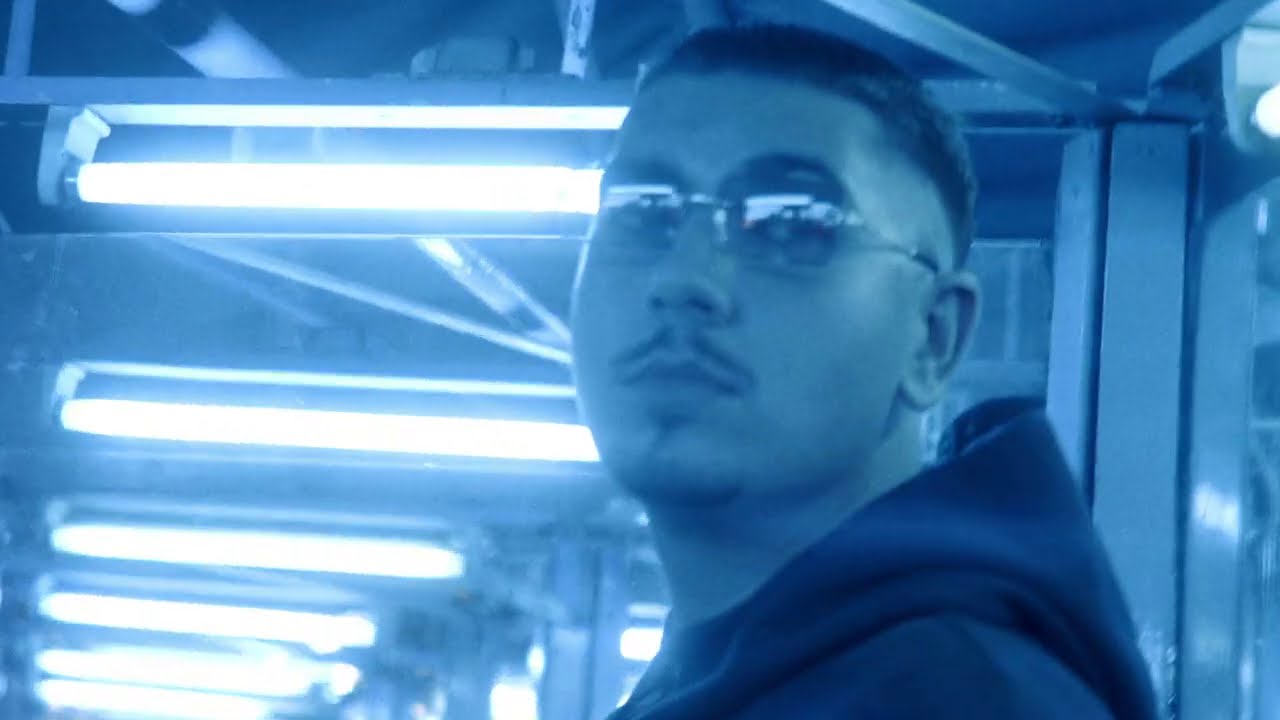 STK - Hologramm &bull; [ Official Video ]