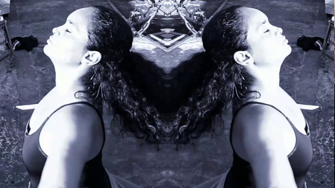 DANÇAEIRA - Elementos da Reflexão [Giro]  - Vídeodança por Andreza Barroso