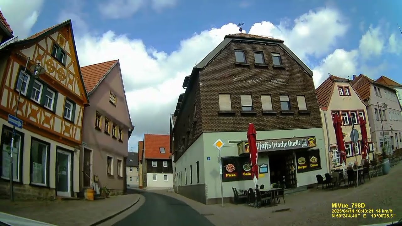 D: Stadt Bischofsheim i.d.Rhön. Landkreis Rhön-Grabfeld. Rundfahrt durch die Stadtmitte. April 2025
