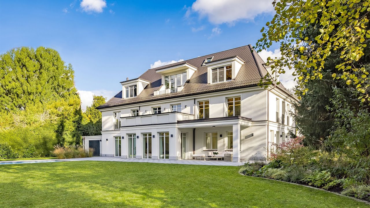 Klassisch-elegante Familienvilla mit Apartment, Tiefgarage und Pool