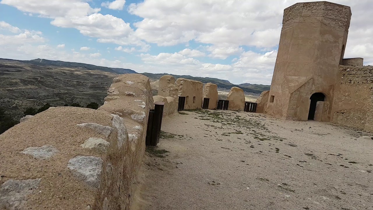 إطلالة على قرية قلعة أيوب في إسبانيا = View of the village of Calatayud in Spain