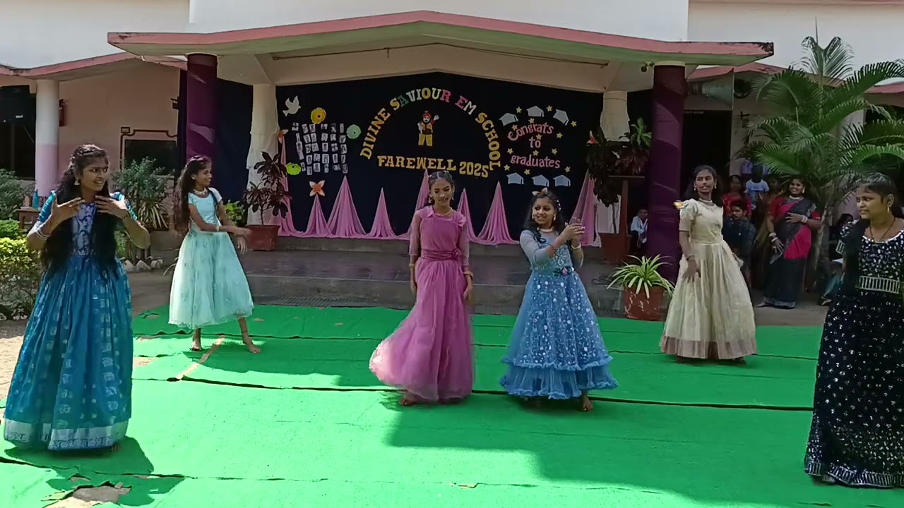 7th Class girls' dance performance.
