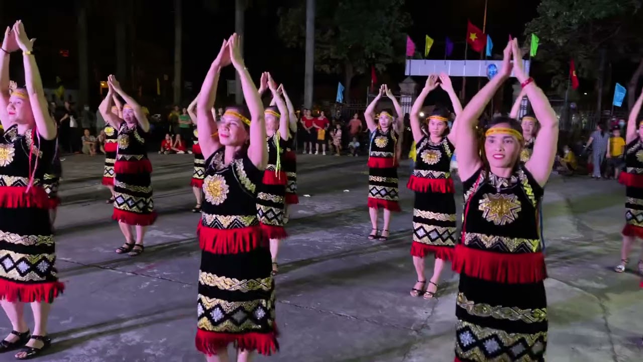 bài nhẩy dân tộc cực đẹp ( giao lưu câu lạc bộ các xã . của huyện Kiến Xương )