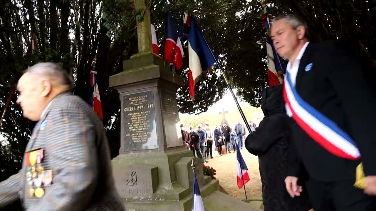 Monument aux morts 11/11/2021 à VELLES (Indre)