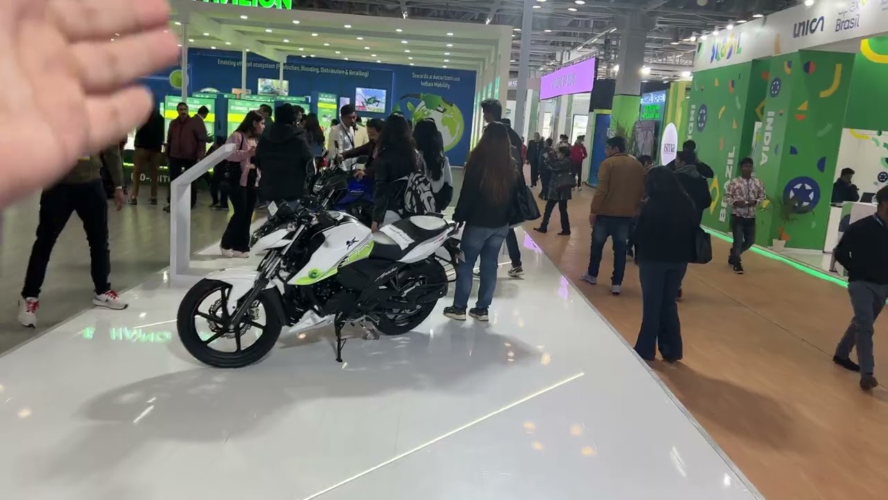 New apache rtr 160 with new fuel technology #apache #apache_rtr #tvs #autoexpo2023 #ethanol