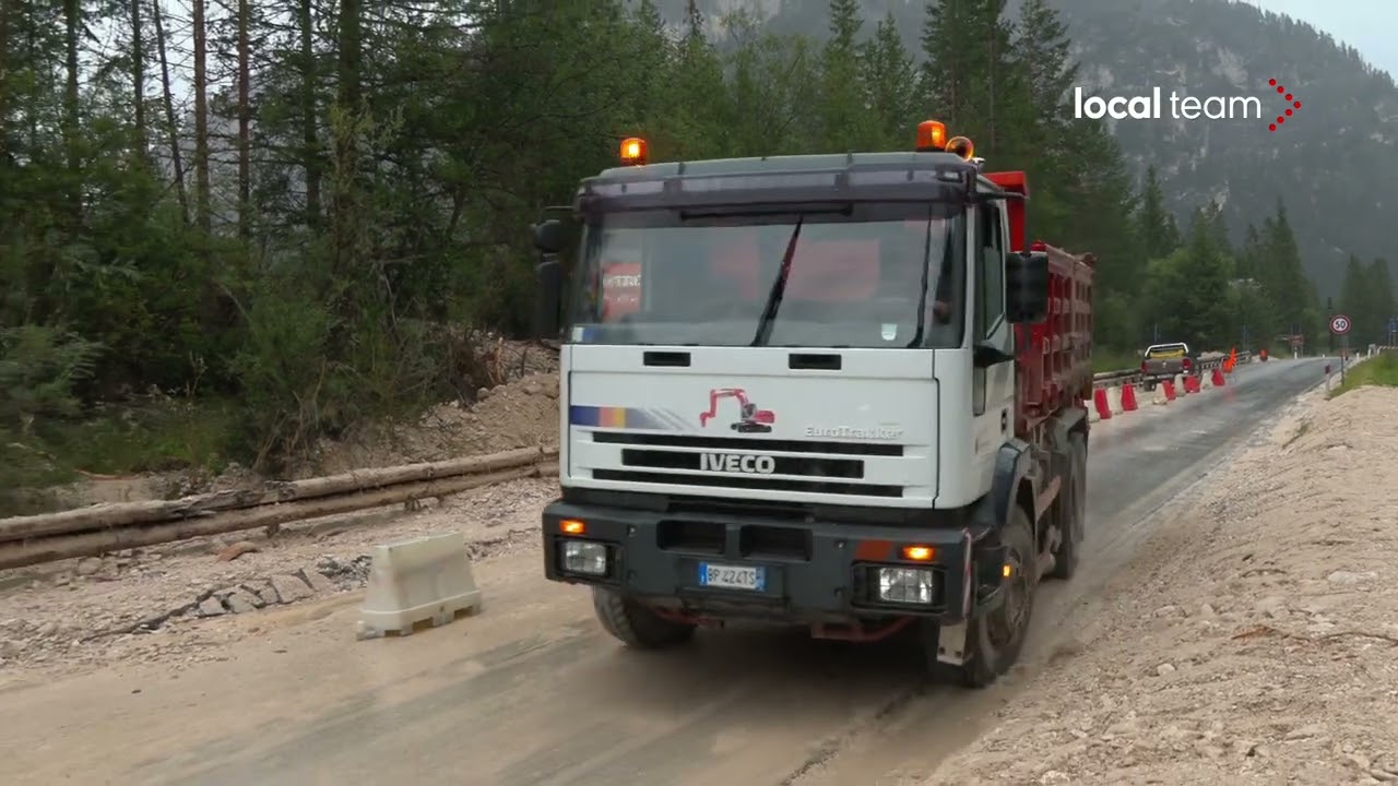 Cortina, riaperta l'Alemagna: ruspe ancora al lavoro per rimuovere fango e detriti