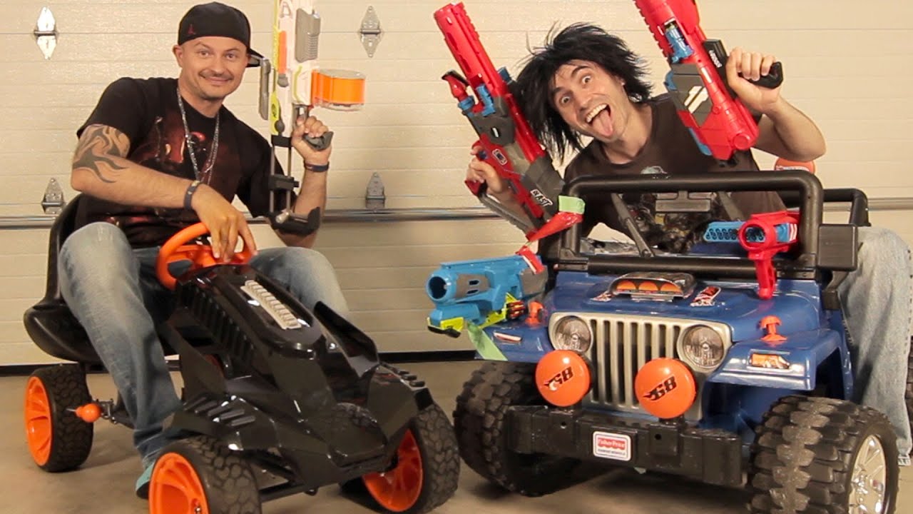 NERF BATTLE RACER против BOOMCO BLASTER BUGGY! Война Nerf!