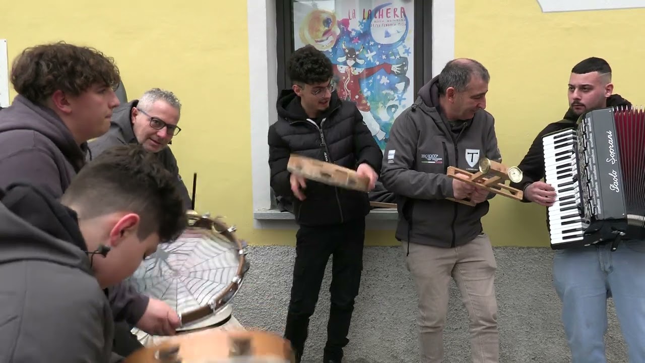 LE  MASCHERE  di  TRICARICO (Matera) a  Carnevale di Rocca Grimalda (AL)