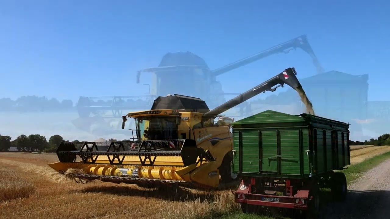 New Holland CR 7.90 legt los, Valtra Gespann.