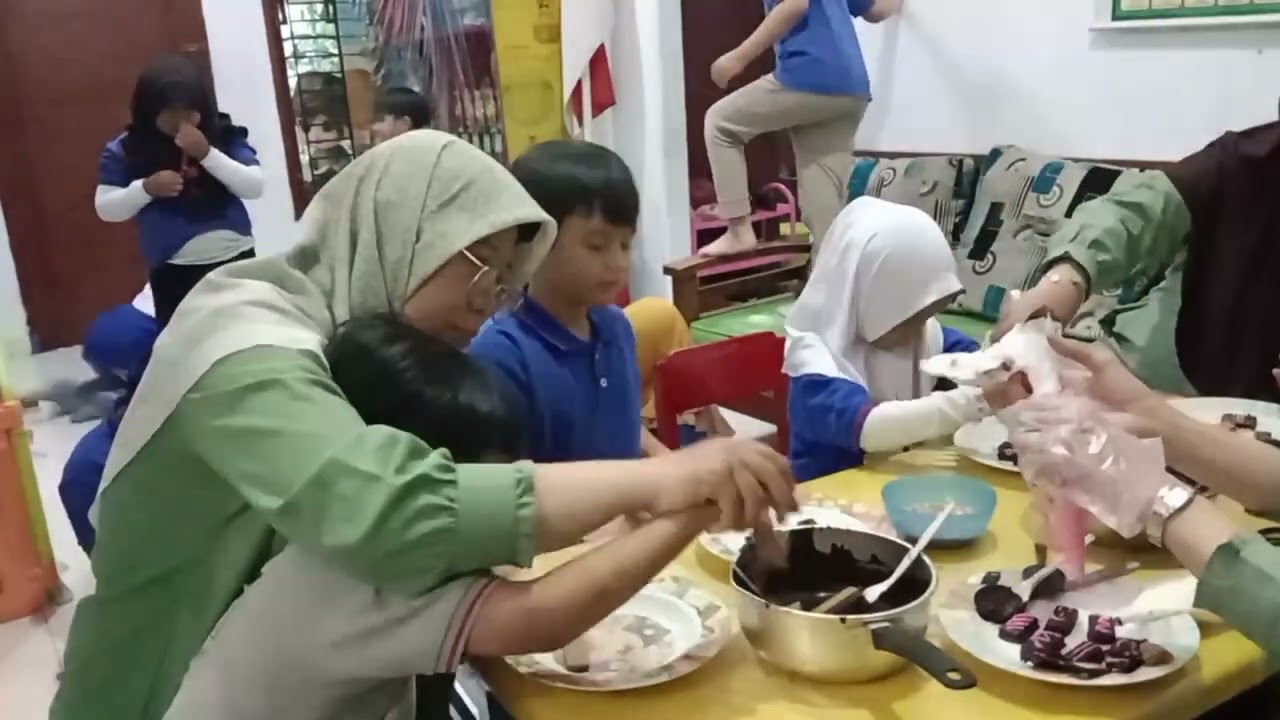 Berkreasi Membuat Kue Lebaran