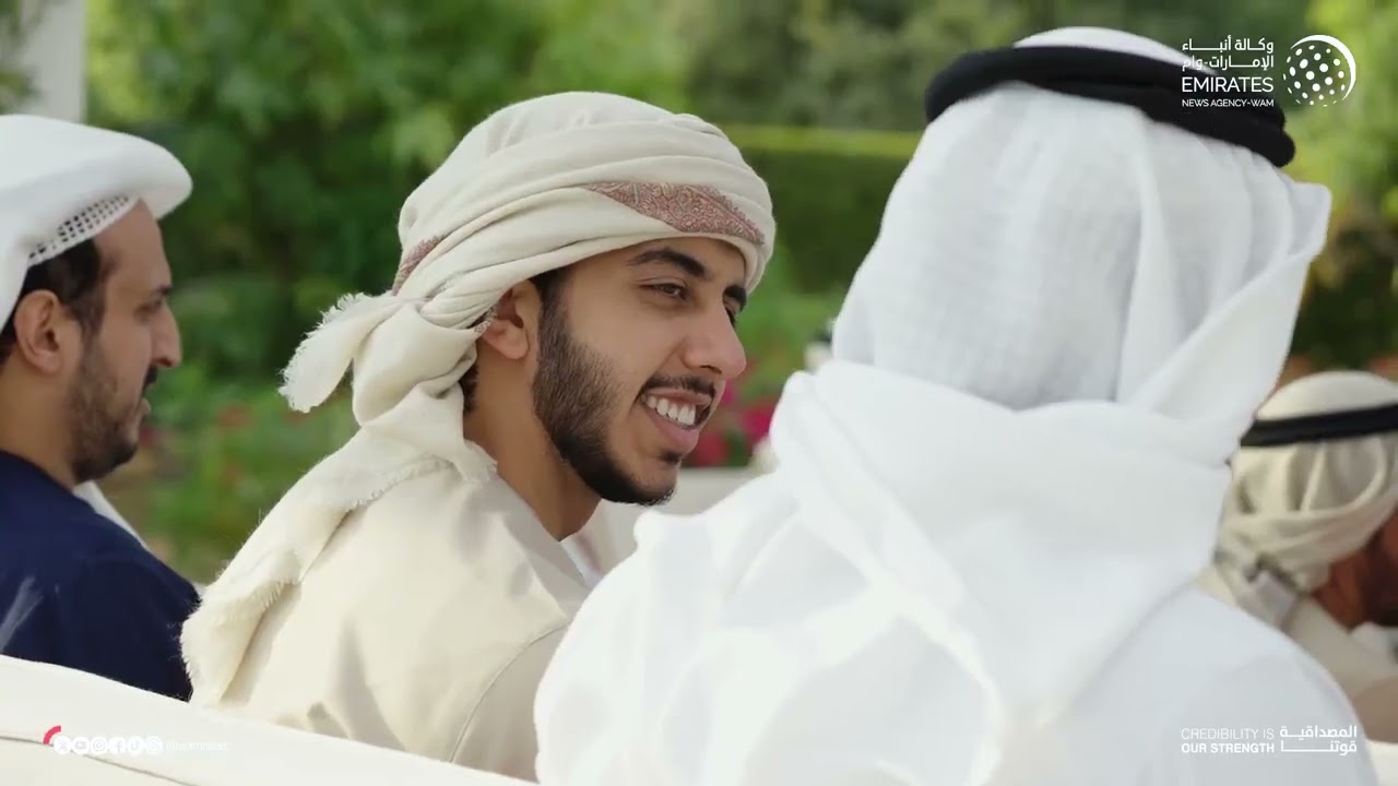 سموّ الشيخ هزاع بن زايد يستقبل الشيوخ والمسؤولين والمواطنين في برزة قصر المقام بمنطقة العين