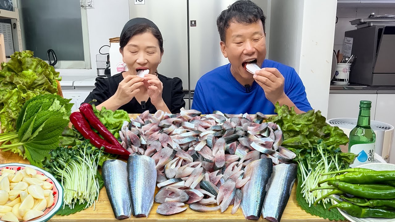 씹을수록 퍼지는 고소함… 통전어 전어회 비빔밥까지 곁들였더니  입안이 축제🎉