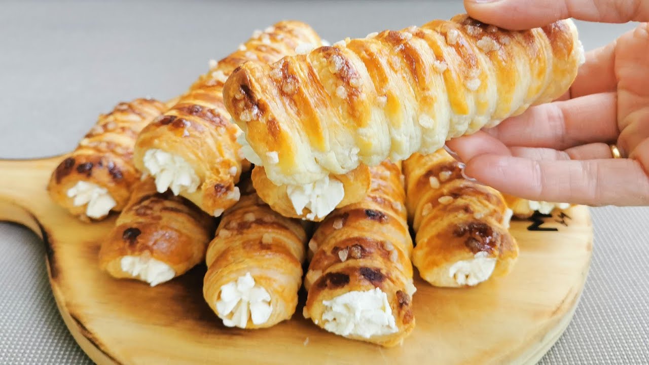 Cele mai bune si fragede rulouri cu foietaj de casa umplute cu mascarpone si frisca