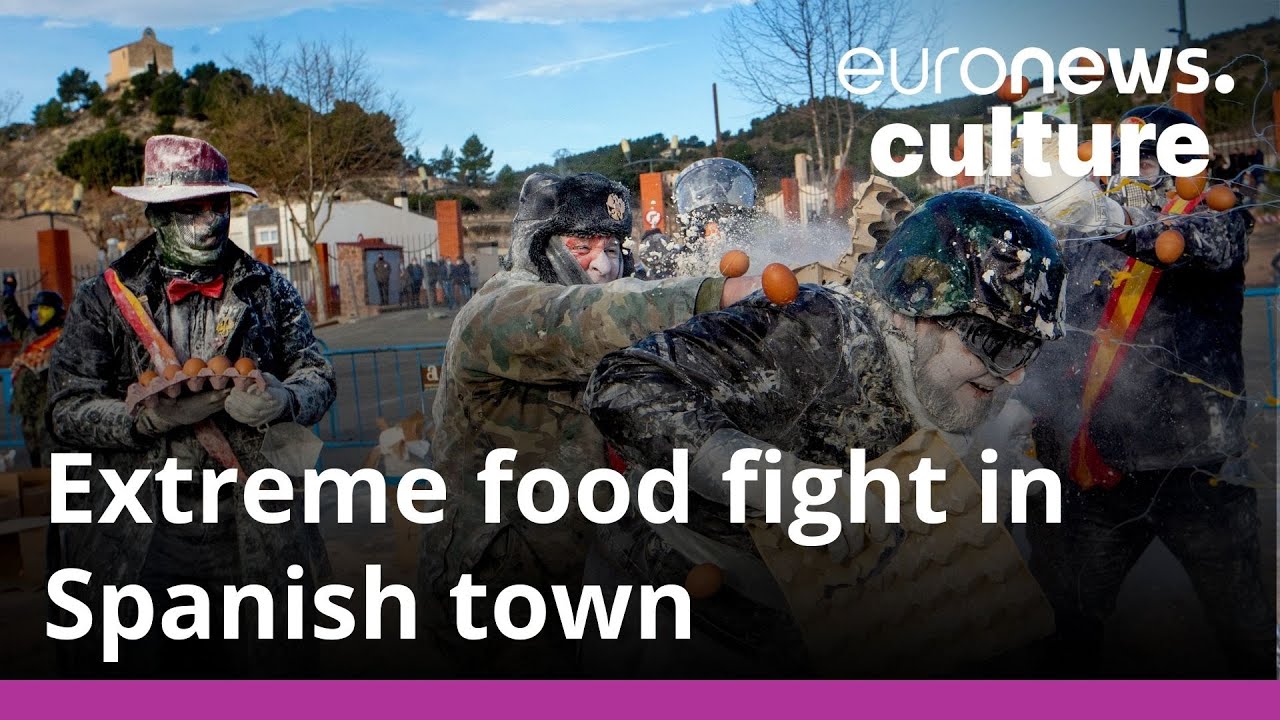Flour and eggs become artillery as Spanish revellers celebrate El Enfarinats festival