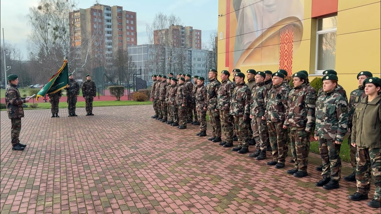 Svarbi diena Putinų gimnazijoje: prisiekė jaunieji šauliai