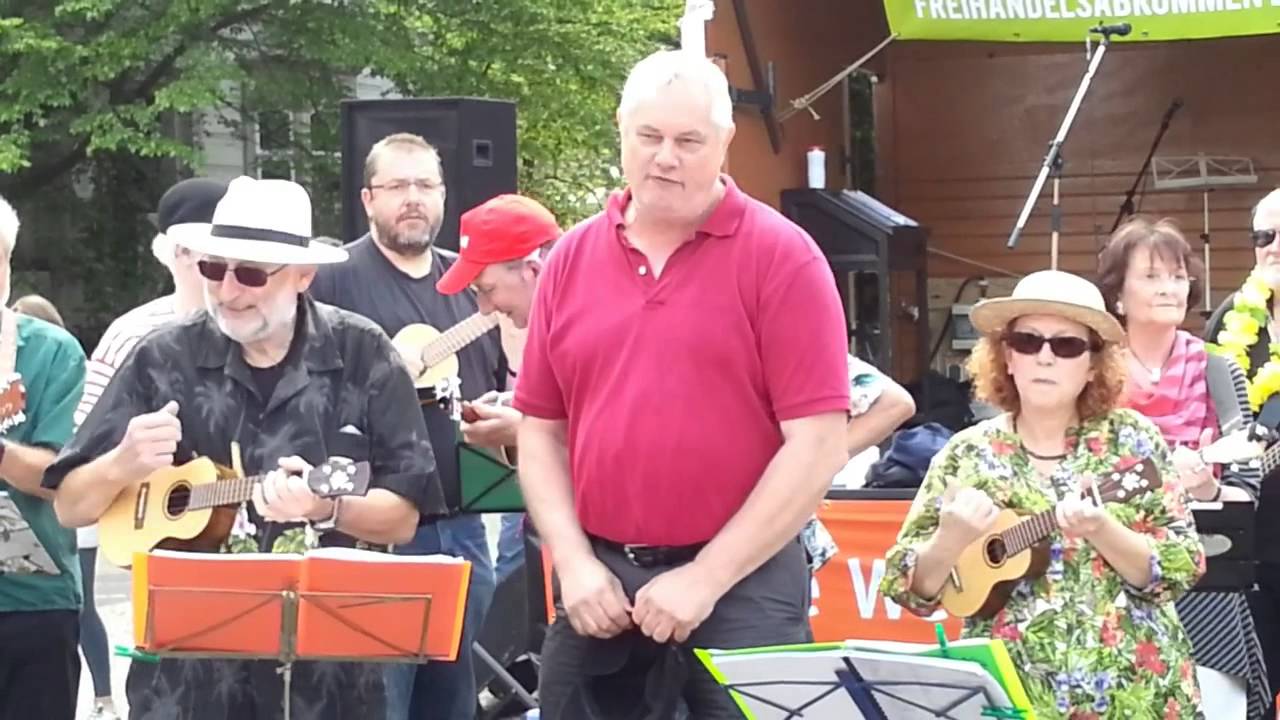 1. Bremer Ukulelenorchester auf dem ATTAC Kulturfest Bremen 18. Mai 2014