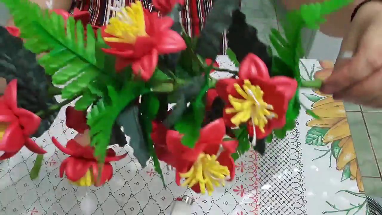 ARRANJO FLORAL DE E.V.A. NO FRISADOR  ESTRELA DO NORTE