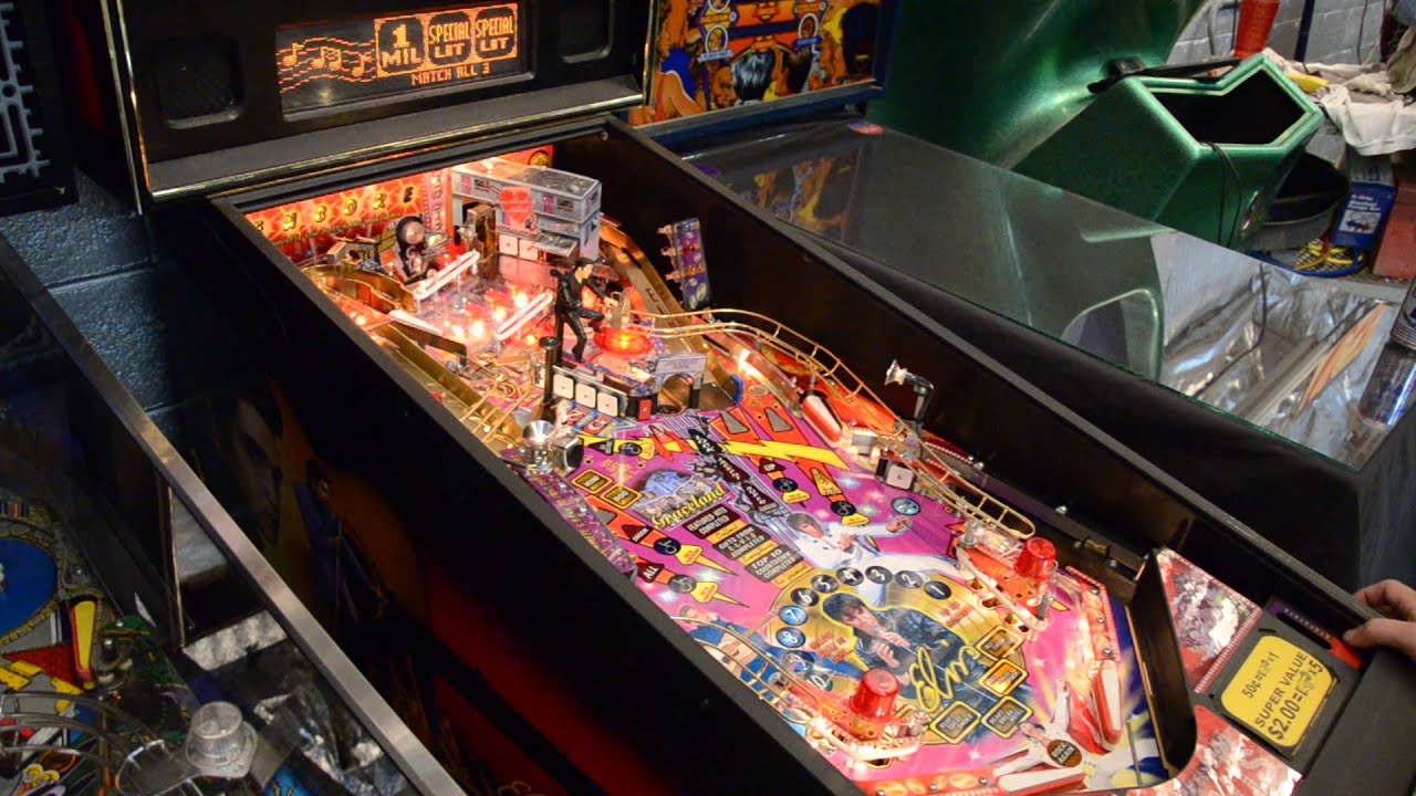 2004 Stern ELVIS Pinball Machine