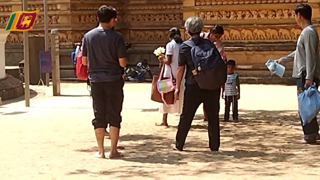 A incredible artistic Buddhist temple _ Kalaniya raja Maha viharaya