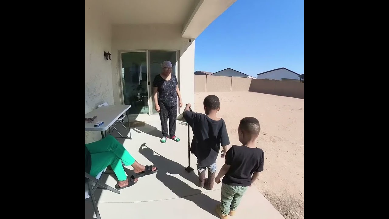 Walking to Grandmas 👵🏾 🏡