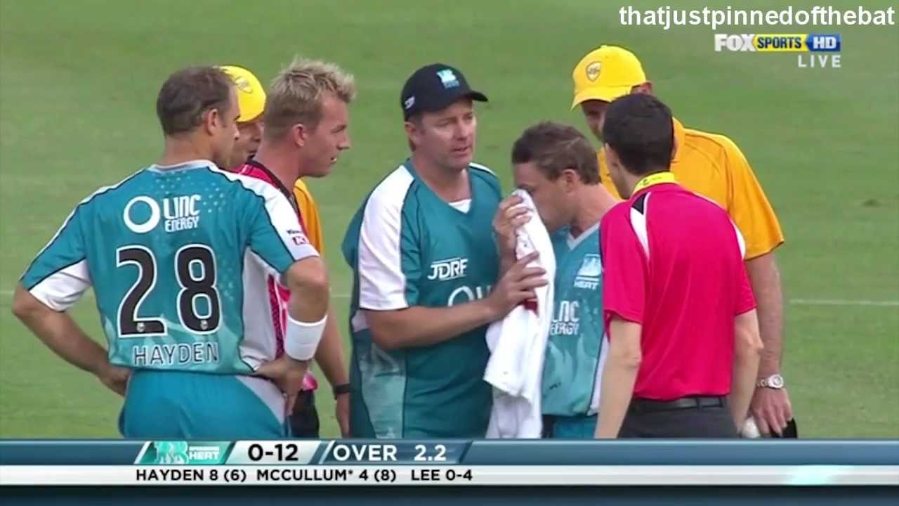 Brett Lee Bouncer Hits Brendon McCullum on the nose KFC Twenty20 Big Bash