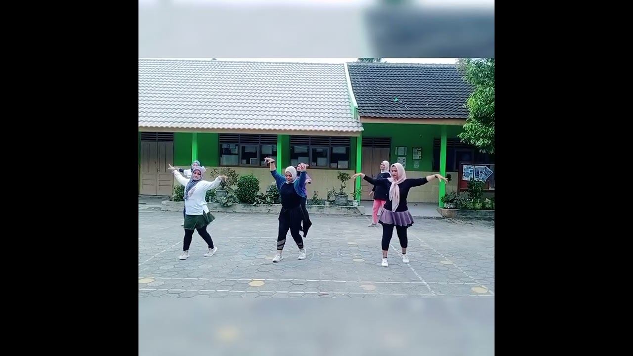 LINE DANCE MATI LAMPU 2025 || DEMO BY DEWIX N' SEKARWUNI SQUAD 